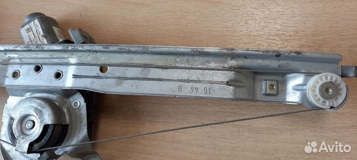 Стеклоподъёмник передний правый Citroen C3 09-14