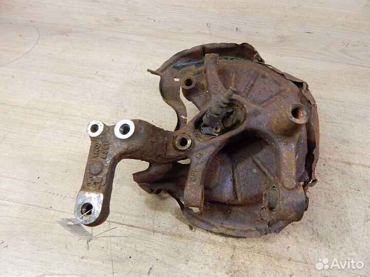 Кулак поворотный задний правый Vw Touran 1