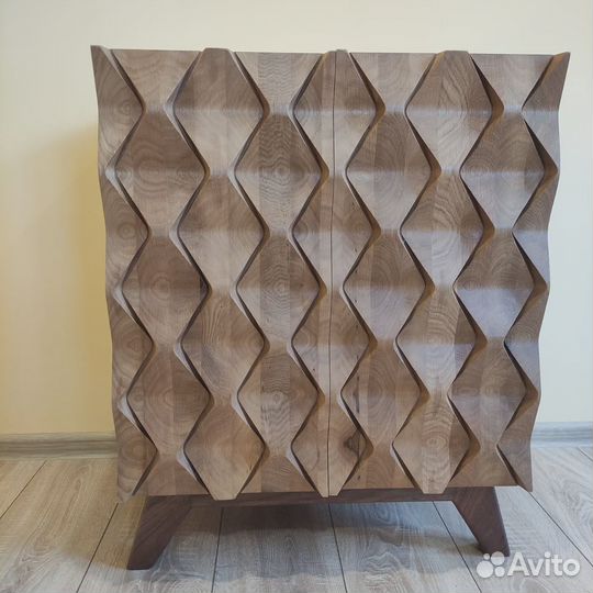 Большая тумбочка из массива дуба