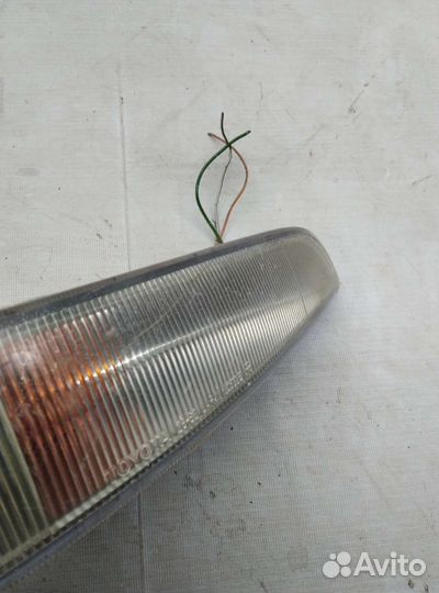 Повторитель в бампер правый toyota estima r20