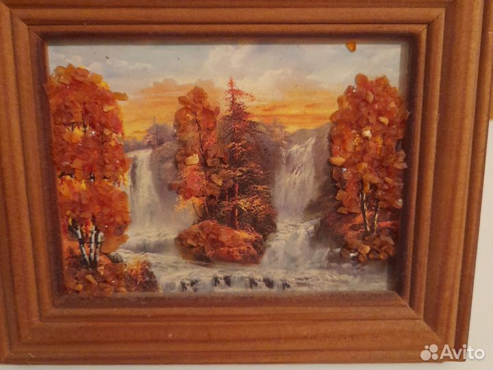 Картинка с янтарной крошкой