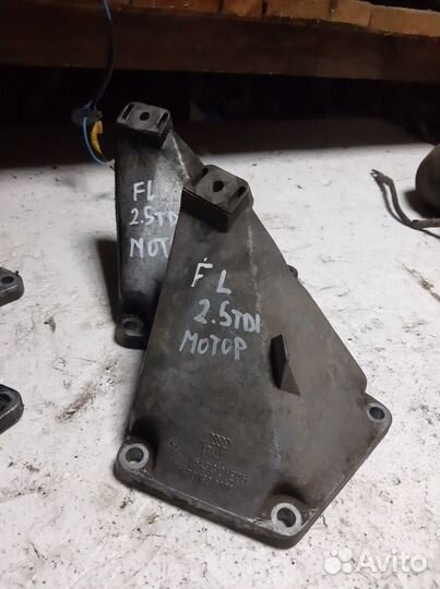 Опора двигателя левая правая Ауди А4 А6 2.5 TDI