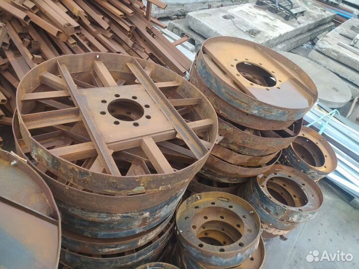 Продам колеса металлические