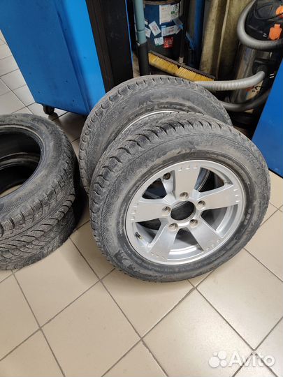 Gislaved Nord Frost 5 215/65 R16 92D