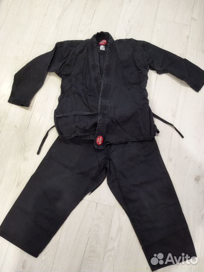 Кимоно для единоборств 130 см черное и белое