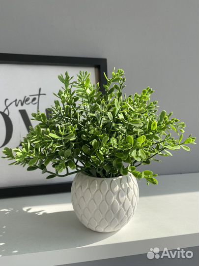 Искусственные растения в горшках