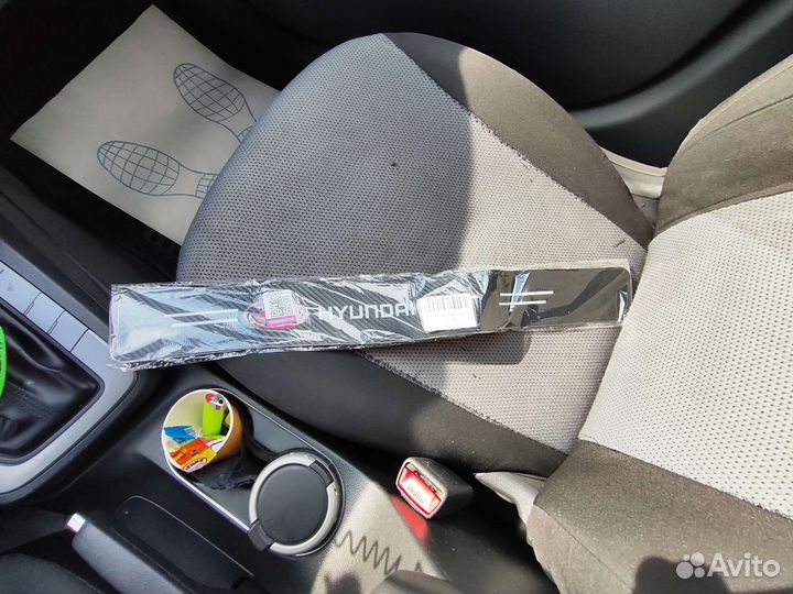 Карбоновая защитная пленка на пороги авто Hyundai
