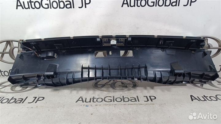 Накладка крышки багажника Audi A8/S8