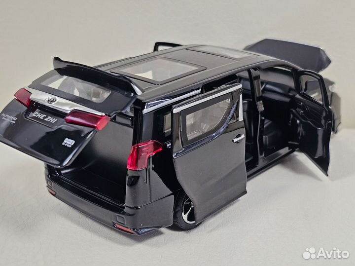 Модель машины Toyota Alphard чёрная 1:32