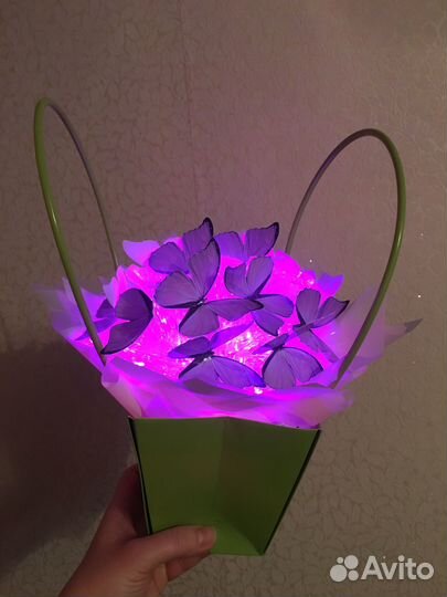 Корзинка с бабочками