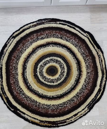 Коврик вязаный круглый