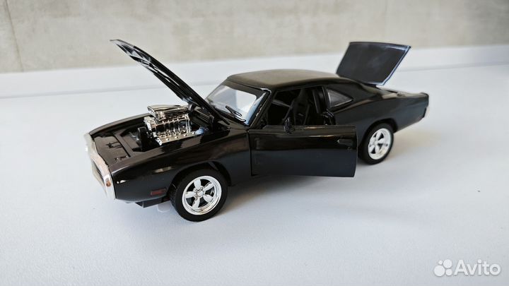 Модель 1:32 Dodge charger