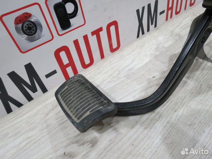 Педаль тормоза Hyundai Solaris 2