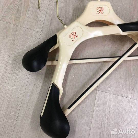 Вешалки плечики итальянские