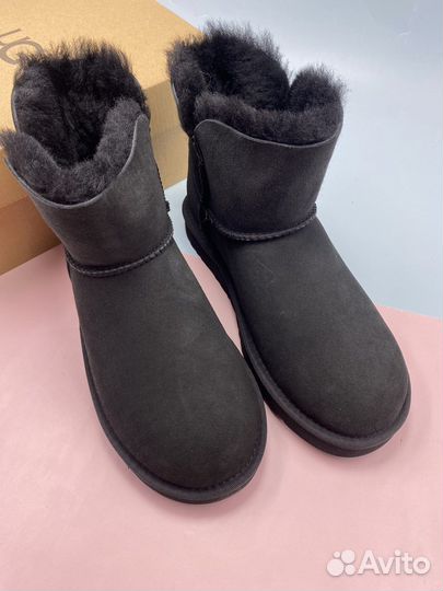 UGG женские с молнией Mini Zip черные