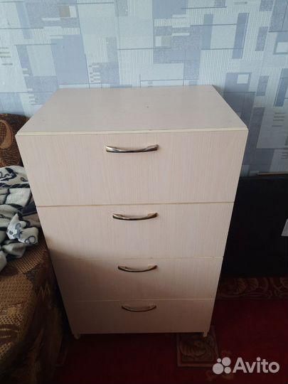 Комод и кровать