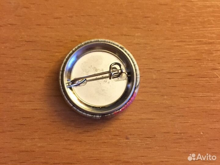 Мерч, значки