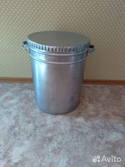 Бак с нержавейки с крышкой