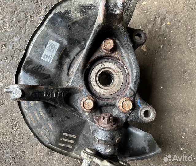 Передний левый поворотный кулак Toyota Corolla 210