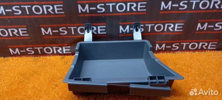 Ящик для инструментов Bmw 7-Series F01 N63B44 2011