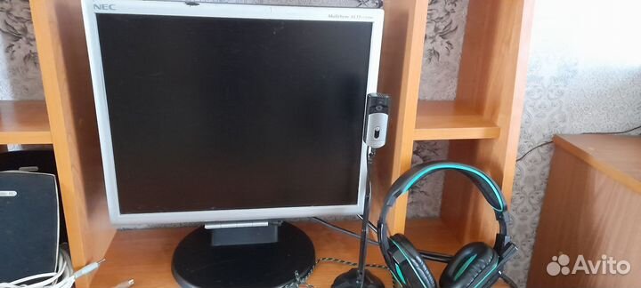 Компьютер системный блок,монитор,наушники,камера