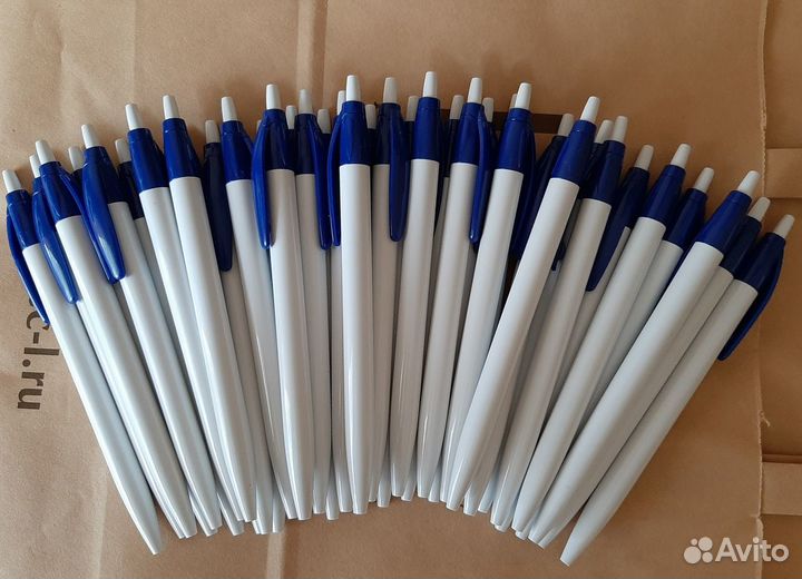 Ручка шариковая в пластиковом корпусе