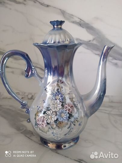 Чайник и пять чашек (в использовании не были)