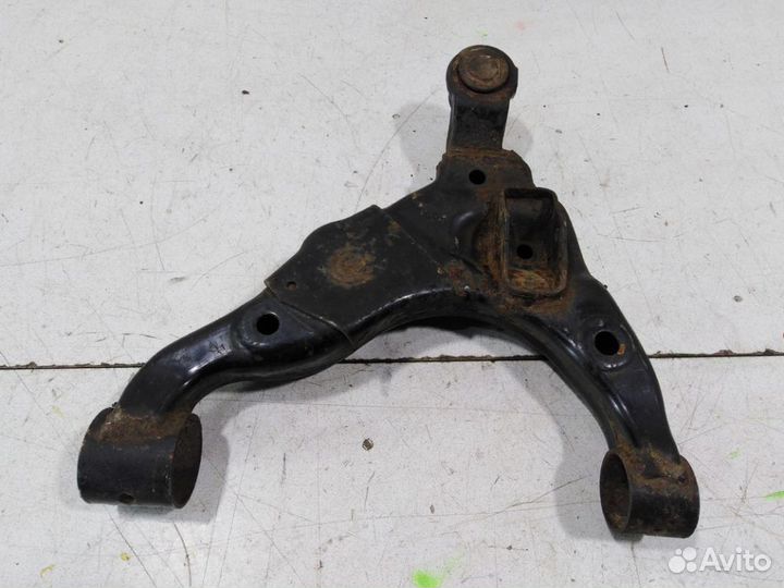 Рычаг передний левый нижний
