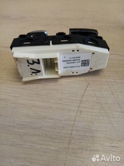 Кнопка стеклоподъемника задняя Kia K5 DL3 G4KN 2.5