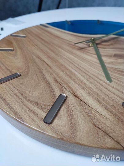 Часы из дерева и эпоксидной смолы