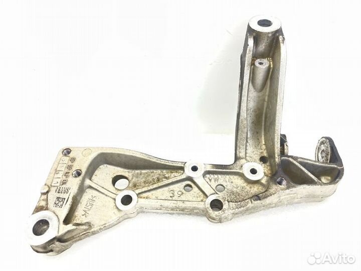 Кронштейн передний левый Volkswagen Golf 6 1.4