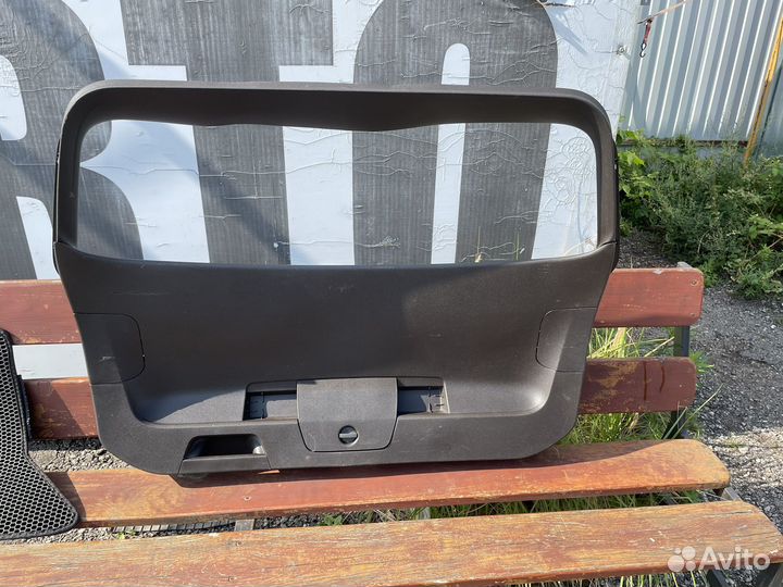 Обшивка крышки багажника volkswagen passat B-8