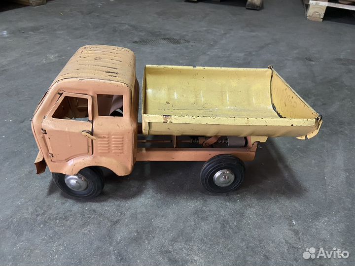 Модель грузовика маз завода Серп и Молот (сим )