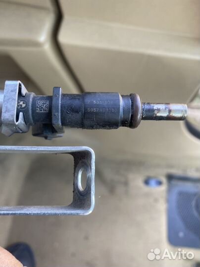 Топливная рампа с форсунками BMW 5 e60