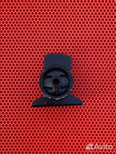 Опора двс нижняя передняя Mitsubishi Carisma