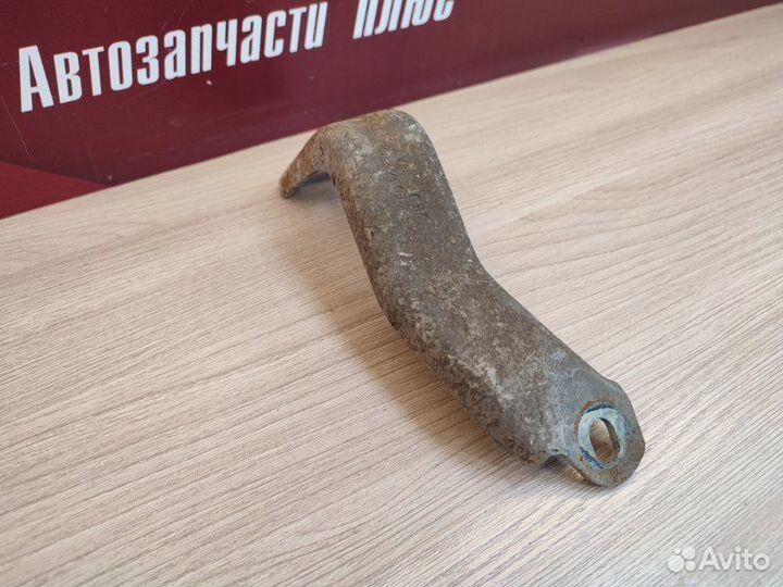 Кронштейн впускного коллектора Renault Sandero