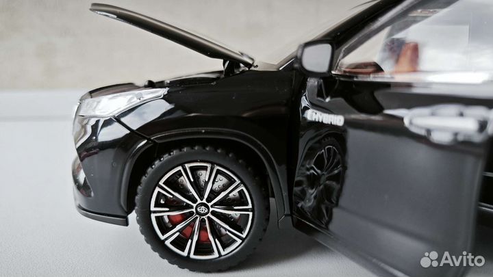 Модель Toyota Highlander масштаб 1:24