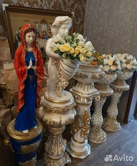 Вазы на колонах и Статуи