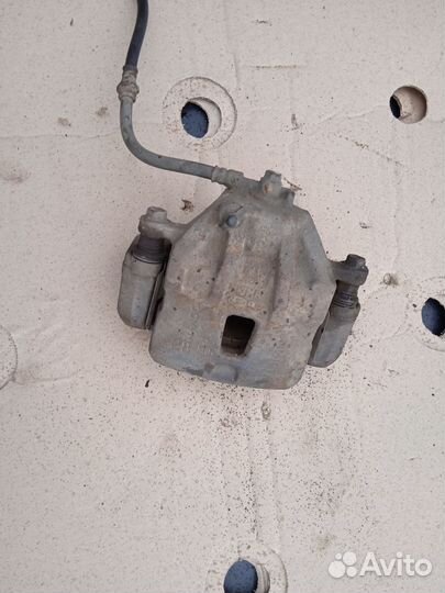 Суппорт передний правый Hyundai Tucson Хенде Туксо