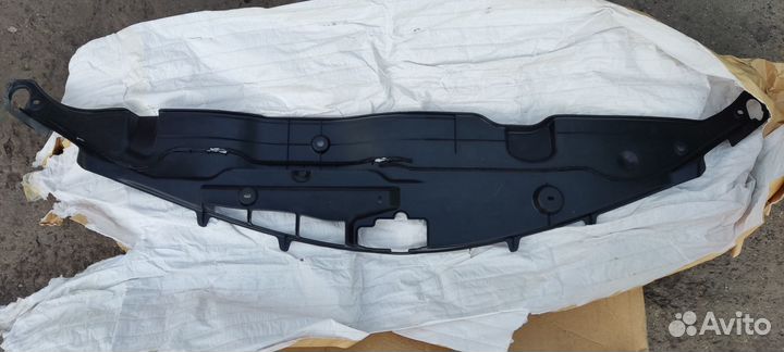 Накладка на рамку радиатора Toyota Camry 40 новый