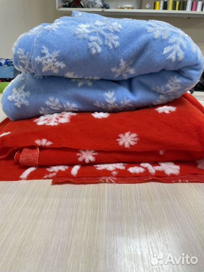 Два новогодних отреза ткани, искусственный мех