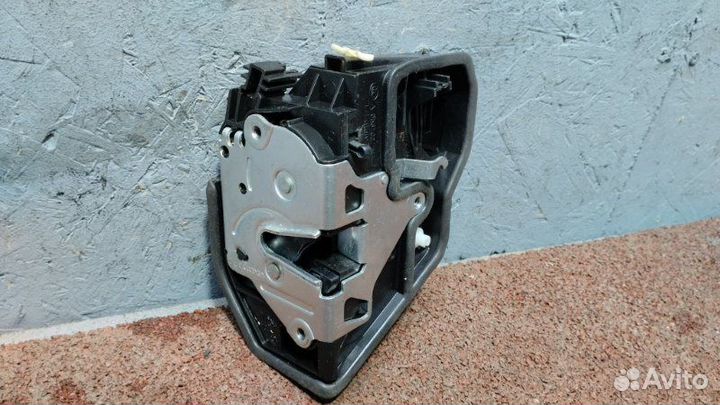 Замок двери задний правый Bmw F30