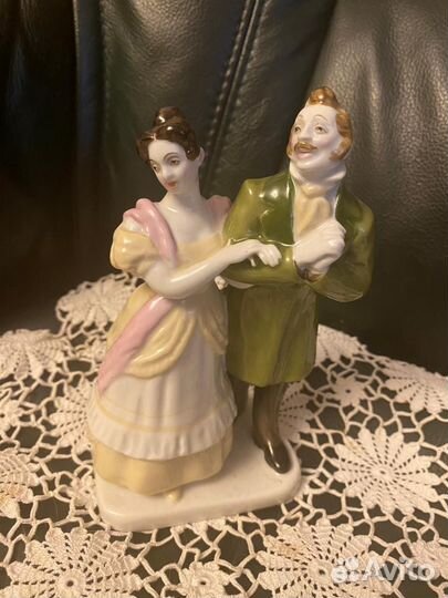 Статуэтка фарфоровая Маниловы