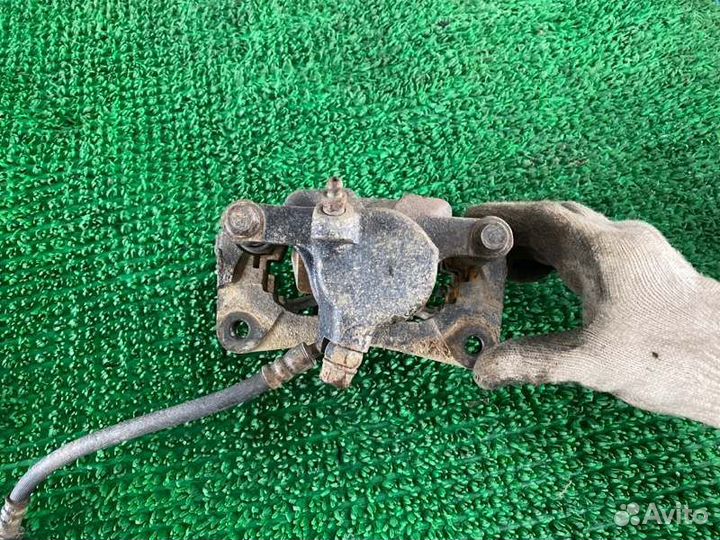 Суппорт тормозной лев. зад. Toyota Land cruiser, L