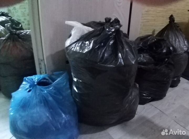 Продам куртки10,вещи 60шт женские