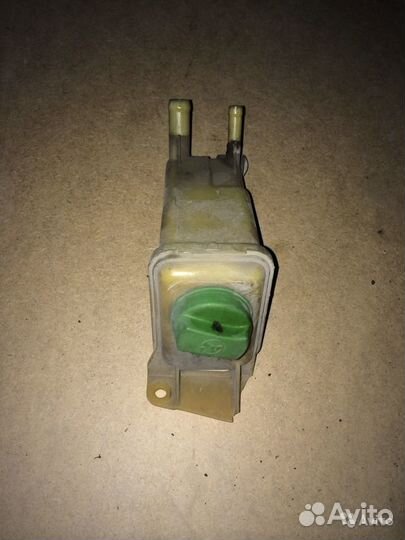 Бачек жидкости гидроусилителя audi A6 C5