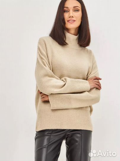 Свитер женский бежевый