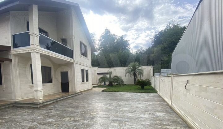 Дом 222 м² на участке 6 сот.