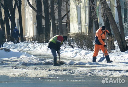 Разнорабочий / уборка территории от снега