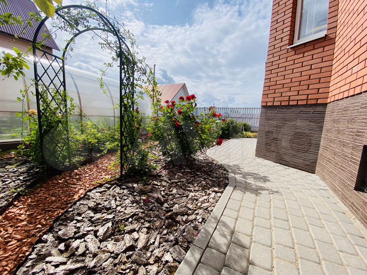 Дом 260 м² на участке 5,5 сот.